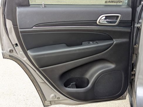 Used 2020 Jeep Grand Cherokee Limited image 16