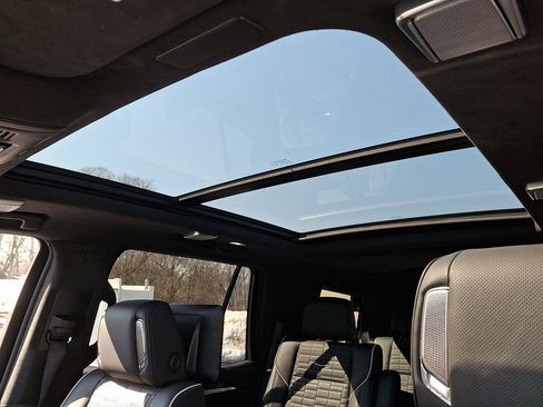 Used 2025 Cadillac Escalade Sport Platinum image 17