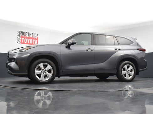 Used 2024 Toyota Highlander LE AWD/4WD image 27