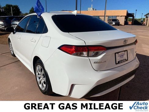 Used 2021 Toyota Corolla LE image 5