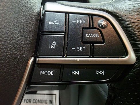 Used 2021 Toyota Sienna Limited image 6