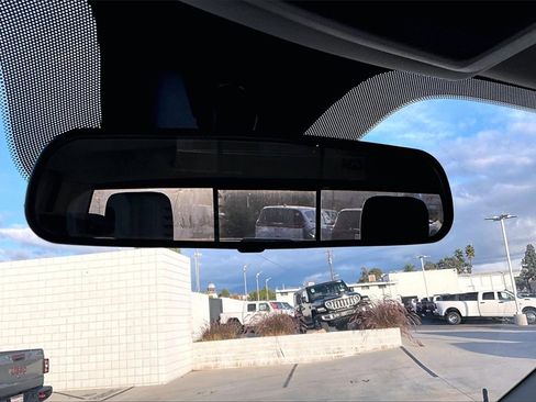 Certified 2017 RAM 1500 Classic SLT image 23