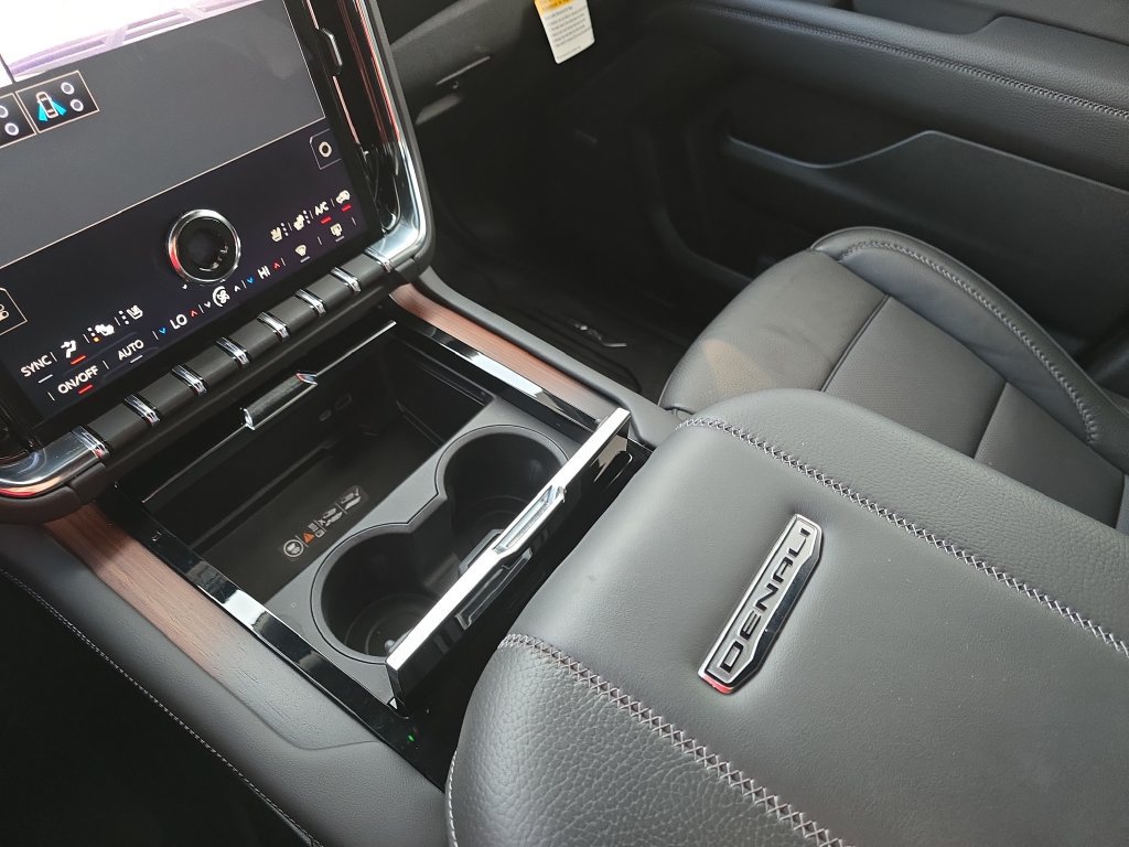 Used 2025 GMC Yukon Denali w/ Sun & Power Step Package AWD/4WD image 28