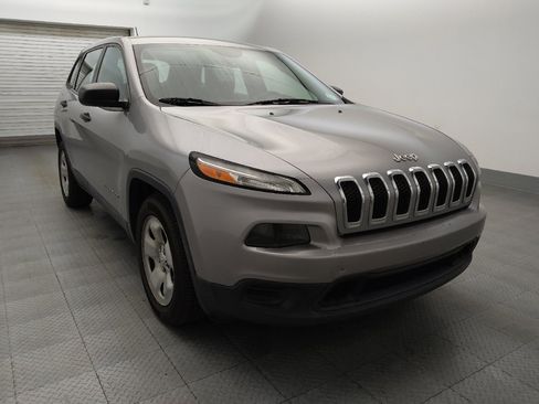 Used 2017 Jeep Cherokee Sport FWD image 13