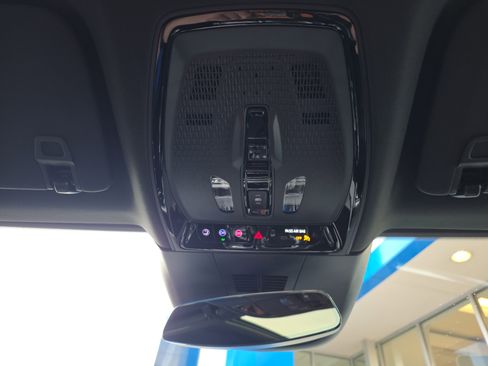 Used 2025 Cadillac Lyriq Sport image 24