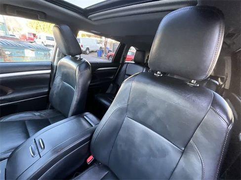 Used 2015 Toyota Highlander XLE image 11