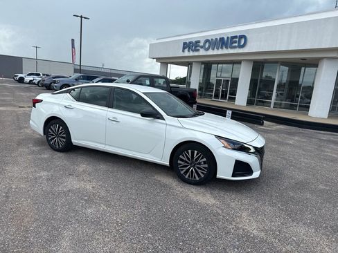 Used 2025 Nissan Altima 2.5 SV FWD image 24