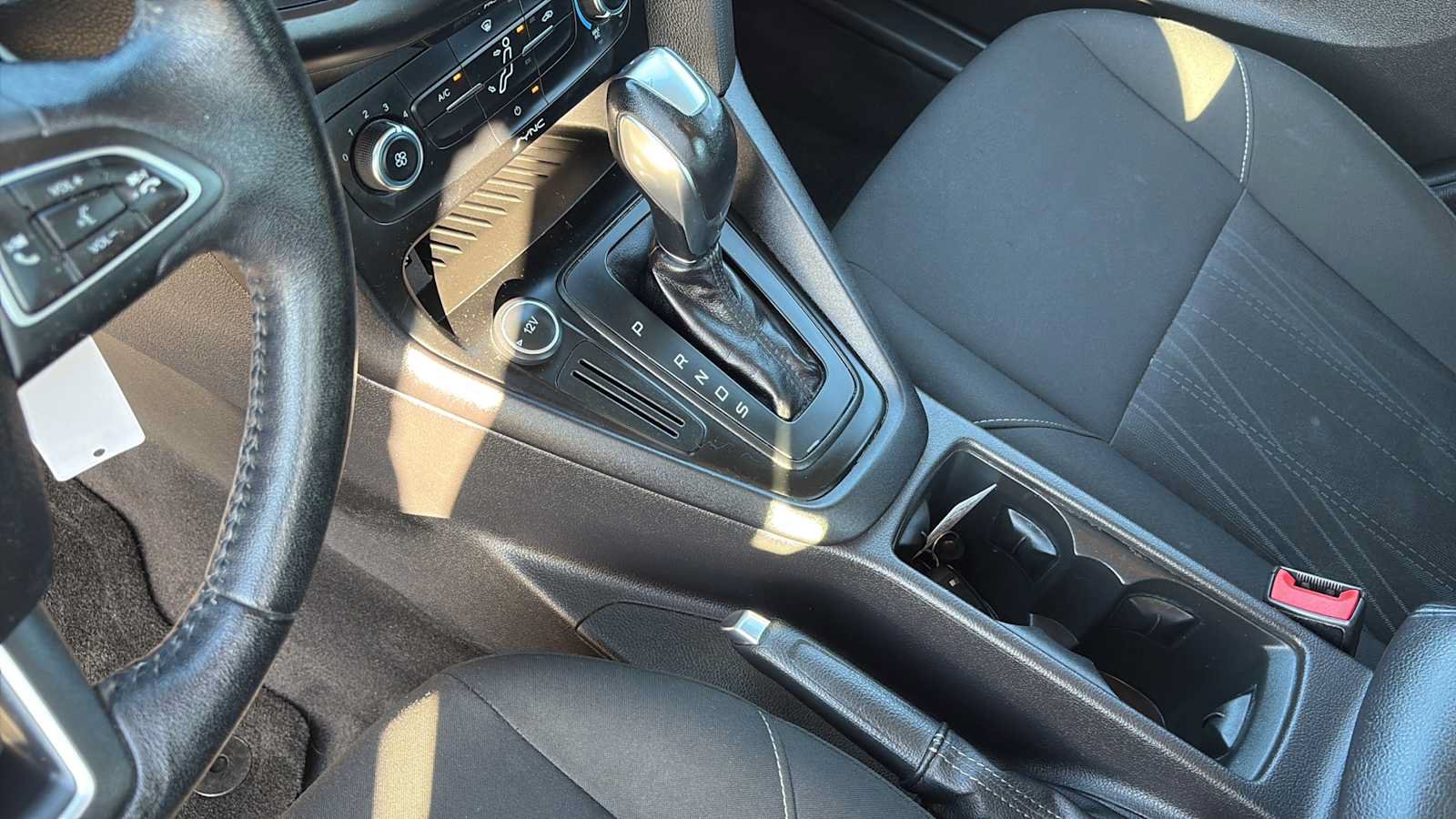 Used 2015 Ford Focus SE w/ SE Sport Package FWD image 19