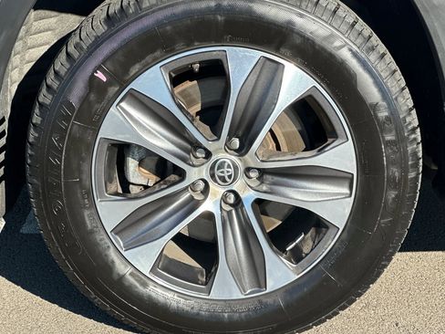 Used 2023 Toyota Highlander XLE image 48