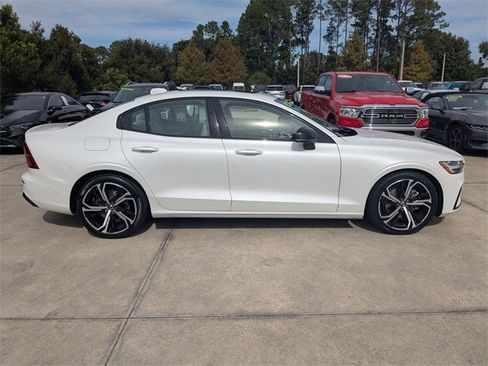 Used 2024 Volvo S60 B5 Plus image 2