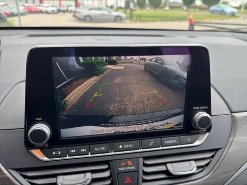 Used 2025 Nissan Altima 2.5 SV image 23