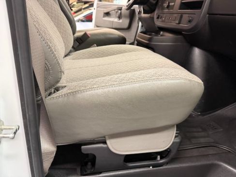 Used 2025 GMC Savana 3500 LT w/ LT Preferred Equipment Group RWD image 26