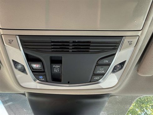 Used 2022 Acura TLX w/ Technology Package image 14