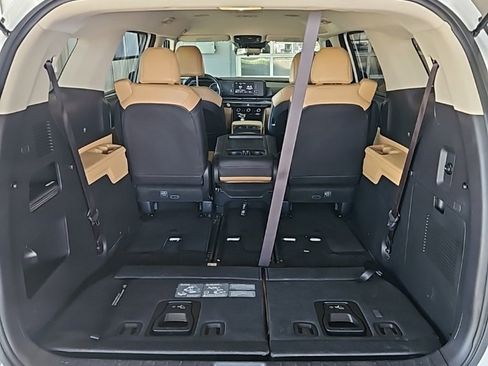 Used 2024 Kia Carnival LX image 20