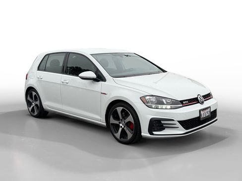 Used 2018 Volkswagen Golf 4-Door image 7