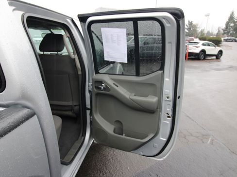 Used 2020 Nissan Frontier SV image 21