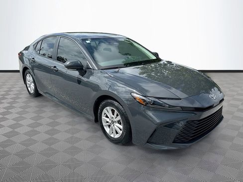 Used 2025 Toyota Camry LE image 4