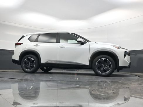 Used 2025 Nissan Rogue SV FWD image 42