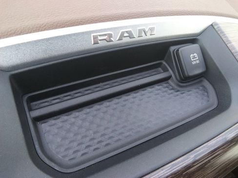 Used 2020 RAM 1500 Laramie AWD/4WD image 24