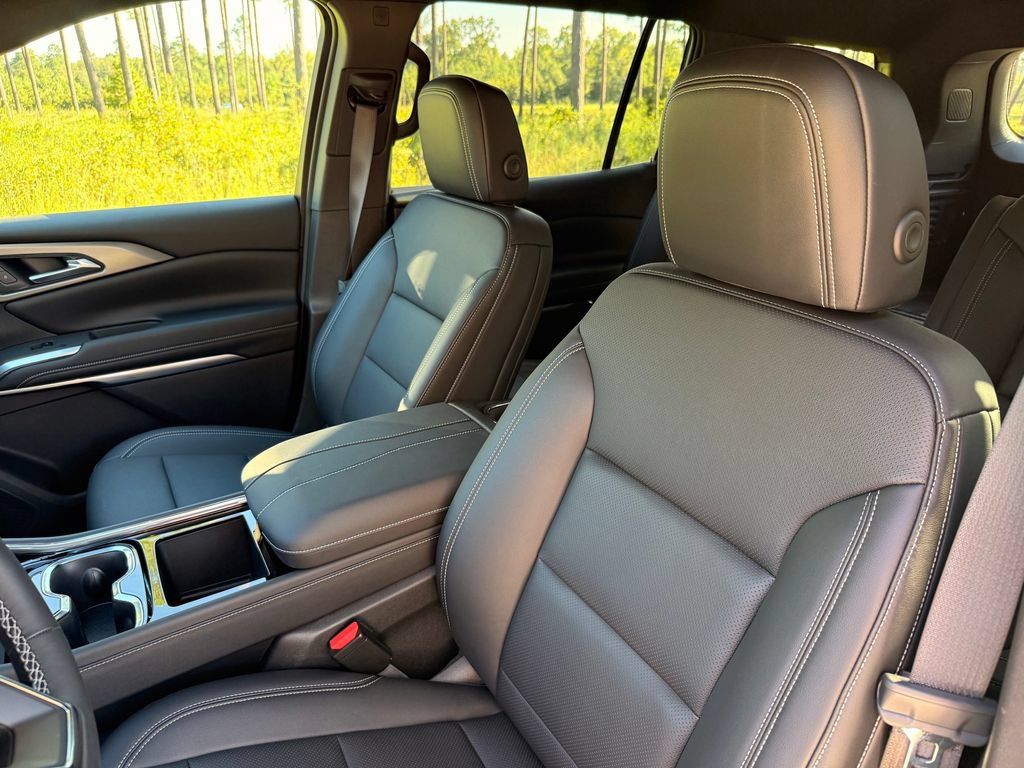 New 2027 Chevrolet Traverse LT w/ Driver Confidence Package FWD image 12