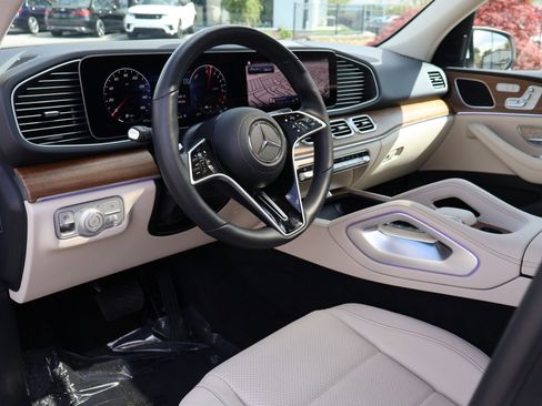 Used 2025 Mercedes-Benz GLE 450e 4MATIC image 12