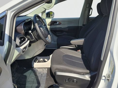 Used 2023 Chrysler Voyager LX FWD image 25