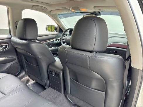 Used 2019 INFINITI Q70 Luxe RWD image 37
