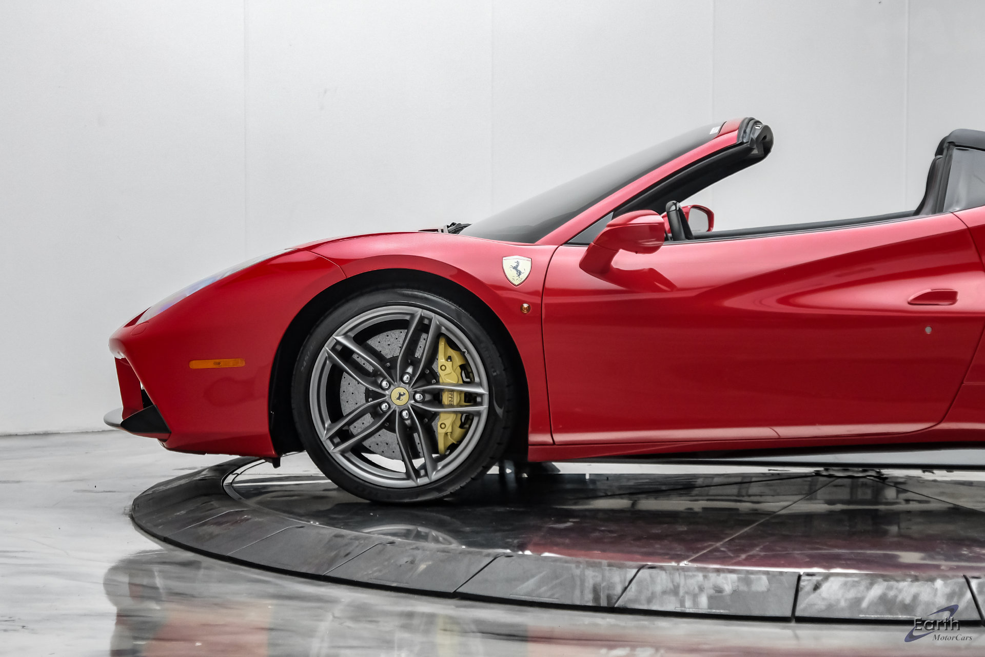 Used 2018 Ferrari 488 Spider RWD image 11