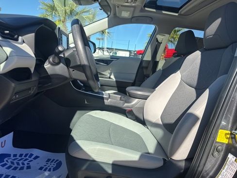 Used 2022 Toyota RAV4 XLE image 21