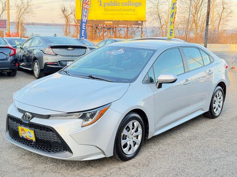 Used 2021 Toyota Corolla LE image 9
