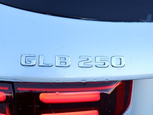 Certified 2025 Mercedes-Benz GLB 250 4MATIC image 8