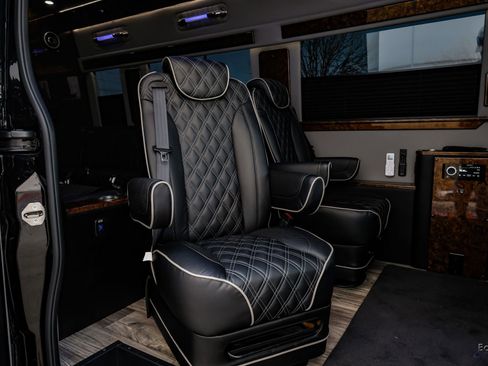 Used 2023 Mercedes-Benz Sprinter 3500 image 78