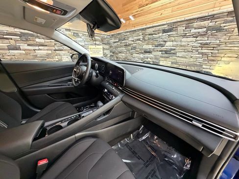 Certified 2023 Hyundai Elantra SEL w/ Convenience Package image 13
