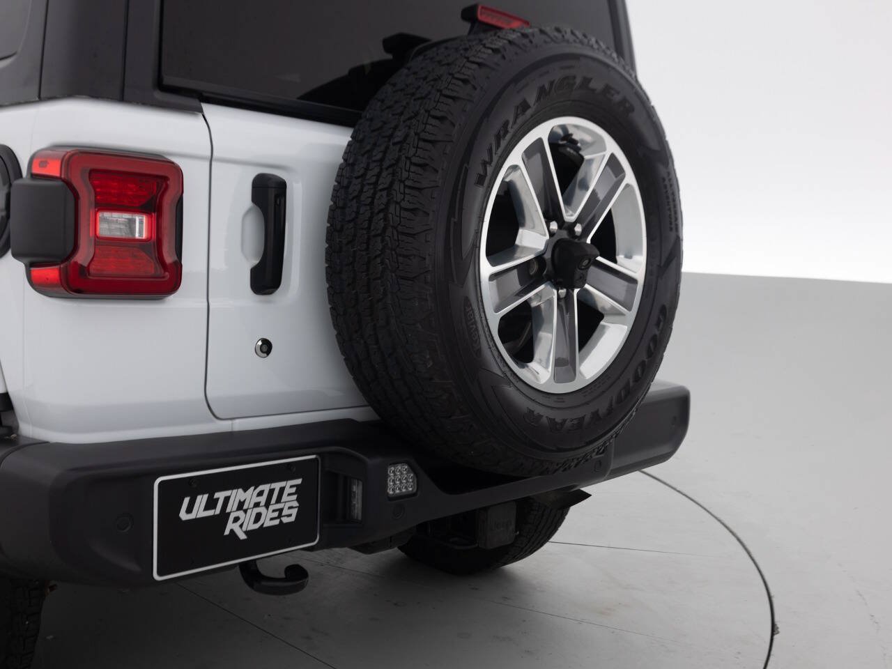 Used 2018 Jeep Wrangler Unlimited Sahara AWD/4WD image 17