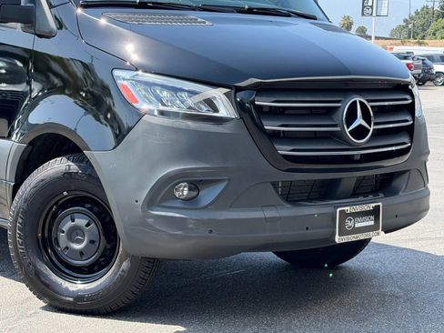 Used 2024 Mercedes-Benz Sprinter 2500 image 3