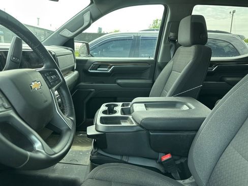 Used 2024 Chevrolet Silverado 1500 LT AWD/4WD image 7