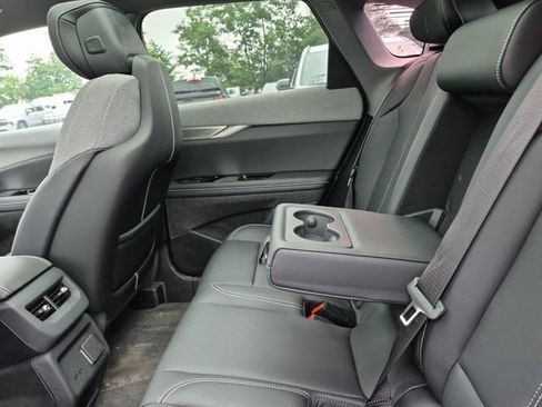 Used 2025 Cadillac Optiq Luxury 1 AWD/4WD image 31