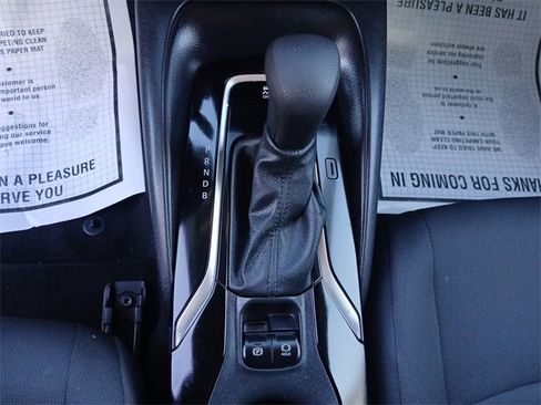 Used 2022 Toyota Corolla LE image 23