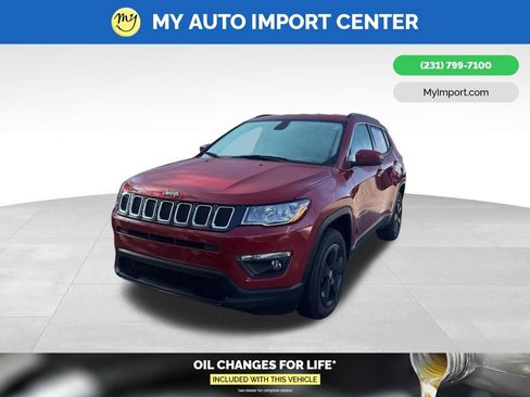 Used 2018 Jeep Compass Latitude w/ Popular Equipment Group AWD/4WD image 3