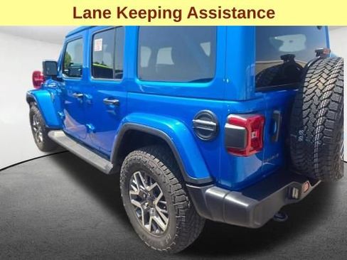 Used 2025 Jeep Wrangler Unlimited Sahara AWD/4WD image 8