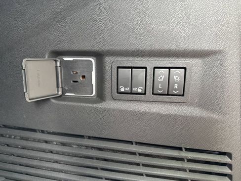 Used 2022 GMC Yukon Denali image 46