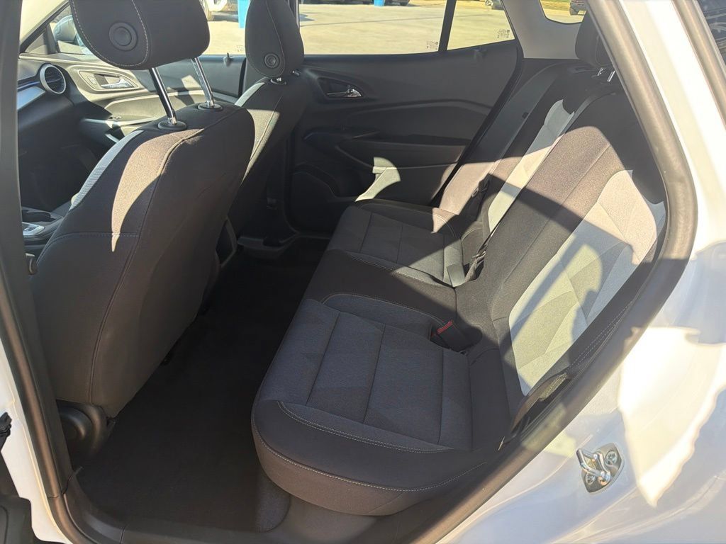 Used 2026 Chevrolet Trax LS FWD image 26