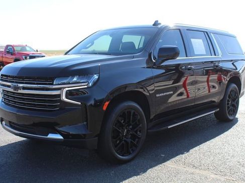 Used 2022 Chevrolet Suburban LT RWD image 11