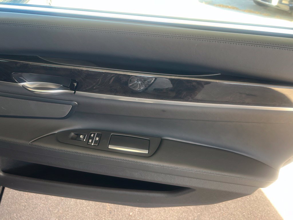 Used 2015 BMW 750Li xDrive AWD/4WD image 18