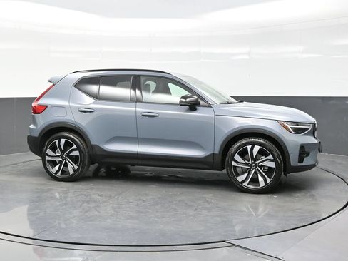 Used 2023 Volvo XC40 B5 Ultimate w/ Protection Package Premier AWD/4WD image 8