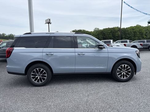 Used 2025 Ford Expedition Platinum AWD/4WD image 8