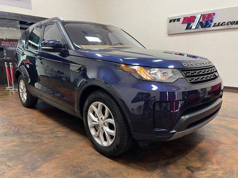 Used 2018 Land Rover Discovery SE image 3