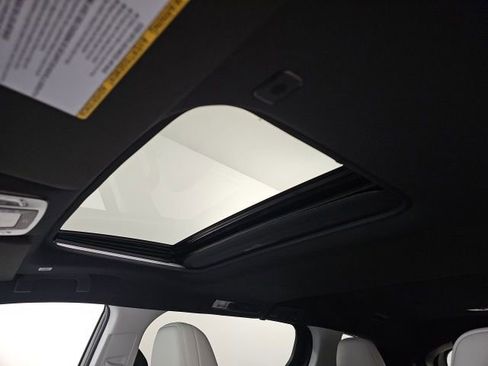 Used 2025 Toyota Sienna XSE FWD image 27