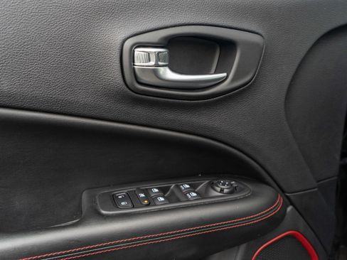 Used 2019 Jeep Compass Trailhawk w/ Cold Weather Group AWD/4WD image 14