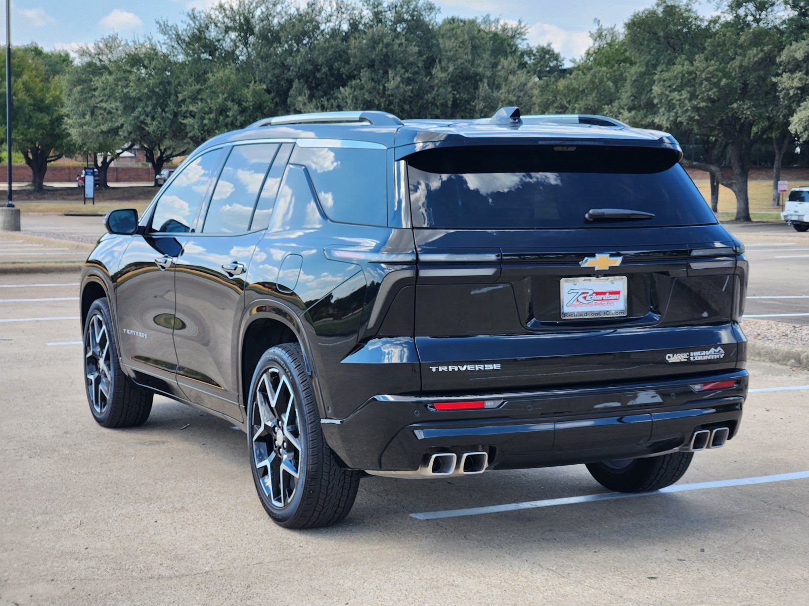 Used 2026 Chevrolet Traverse High Country w/ LPO, Floor Liner Package FWD image 4